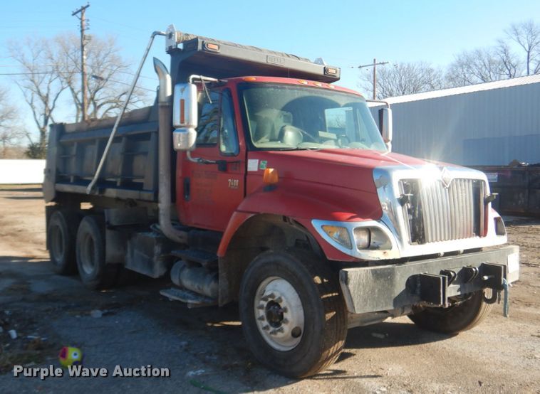 image for item DI1075 2003 International 7400  dump truck