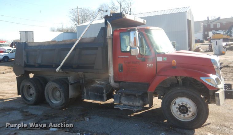 image for item DI1075 2003 International 7400  dump truck