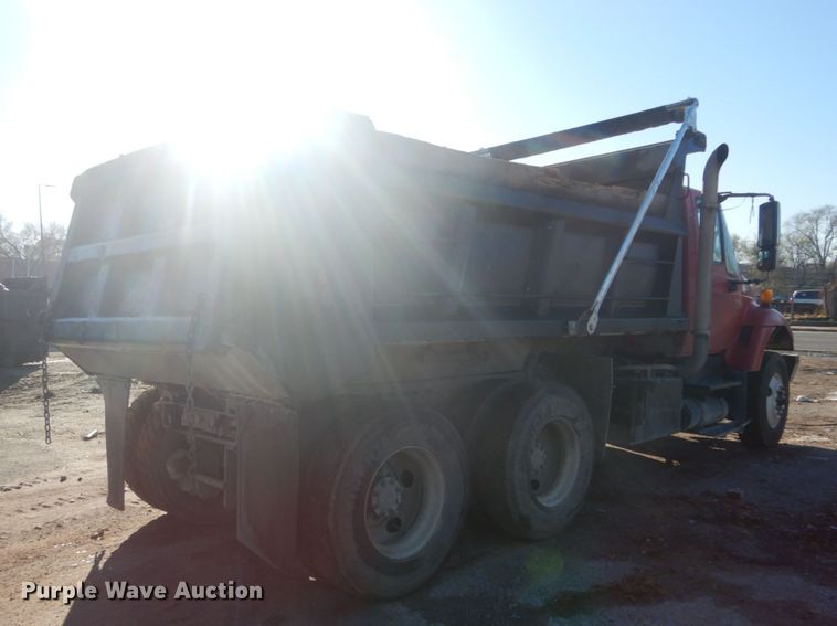 image for item DI1075 2003 International 7400  dump truck