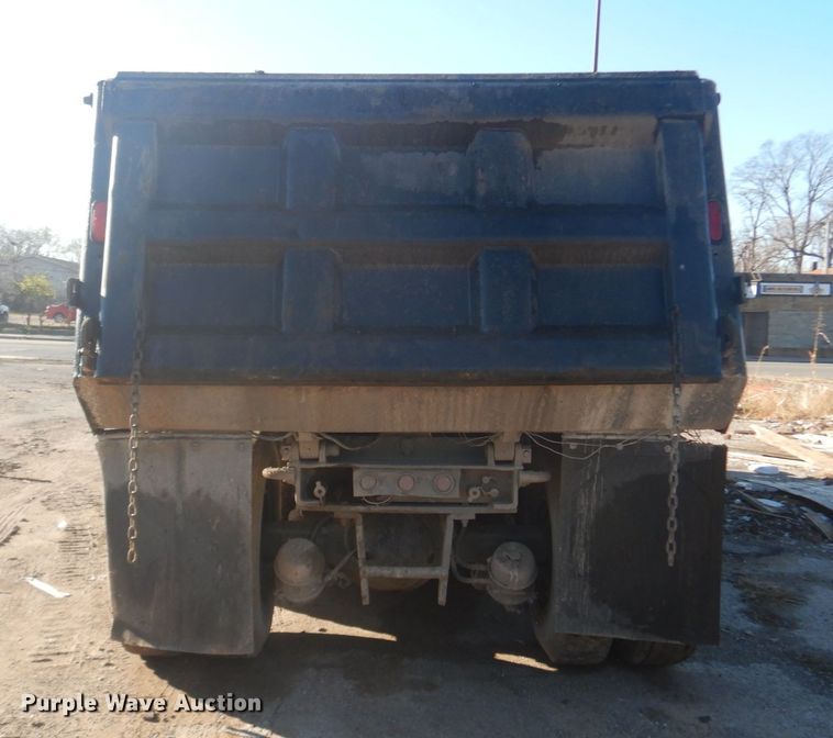 image for item DI1075 2003 International 7400  dump truck