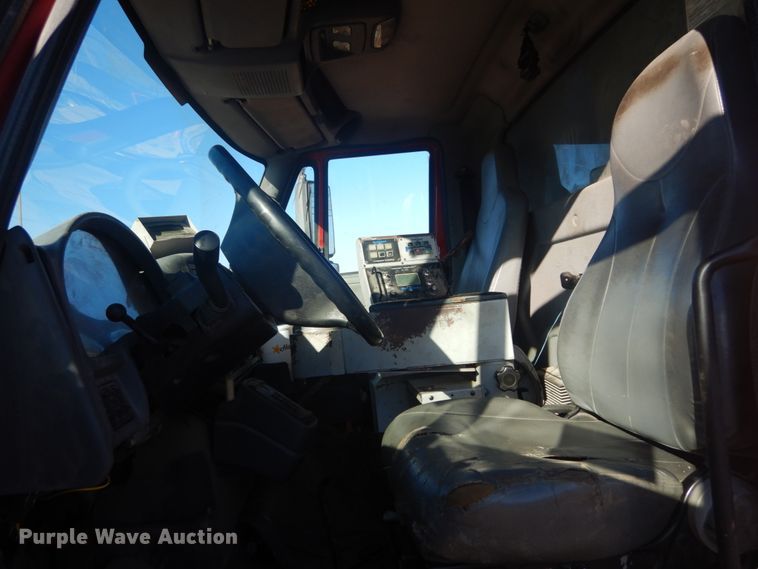 image for item DI1075 2003 International 7400  dump truck