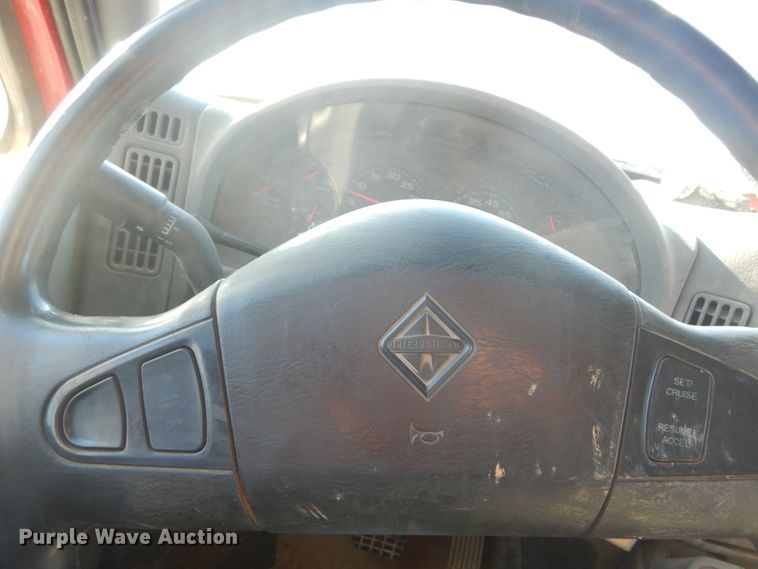 image for item DI1075 2003 International 7400  dump truck