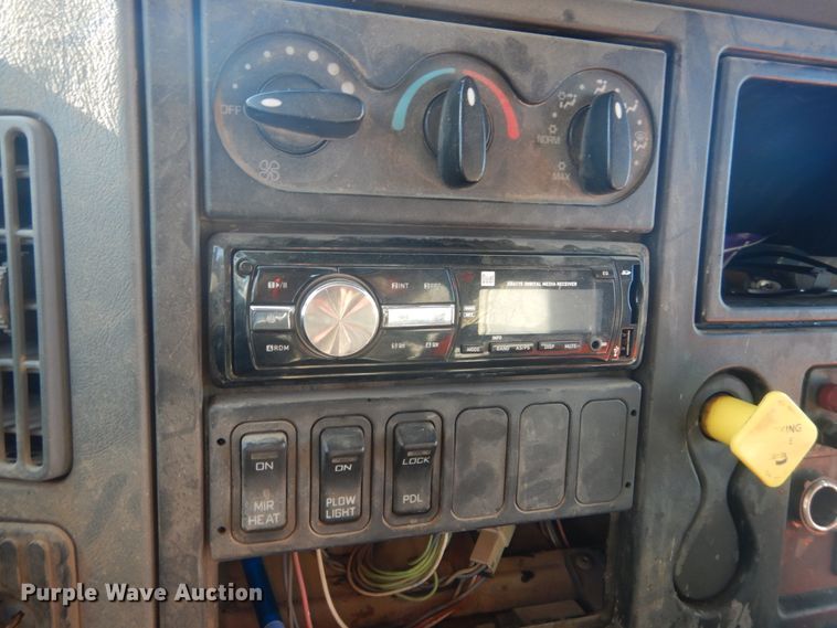 image for item DI1075 2003 International 7400  dump truck