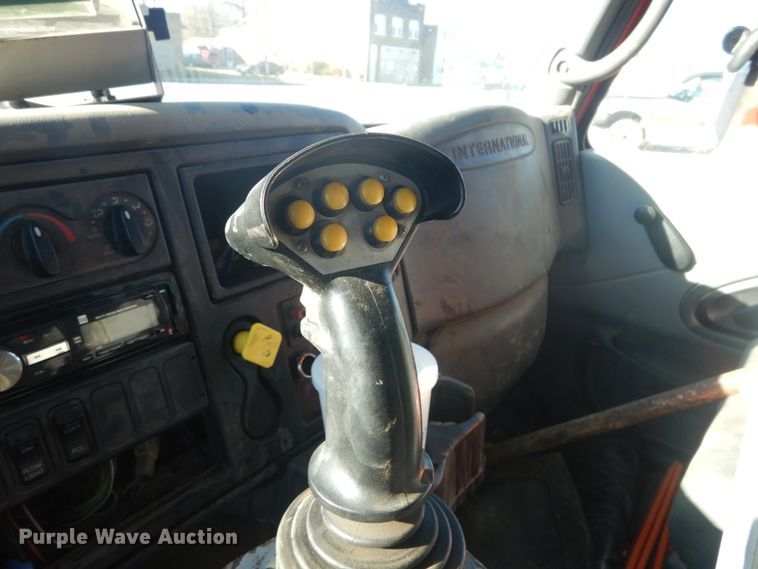 image for item DI1075 2003 International 7400  dump truck