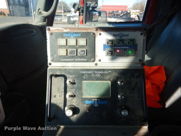 image for item DI1075 2003 International 7400  dump truck