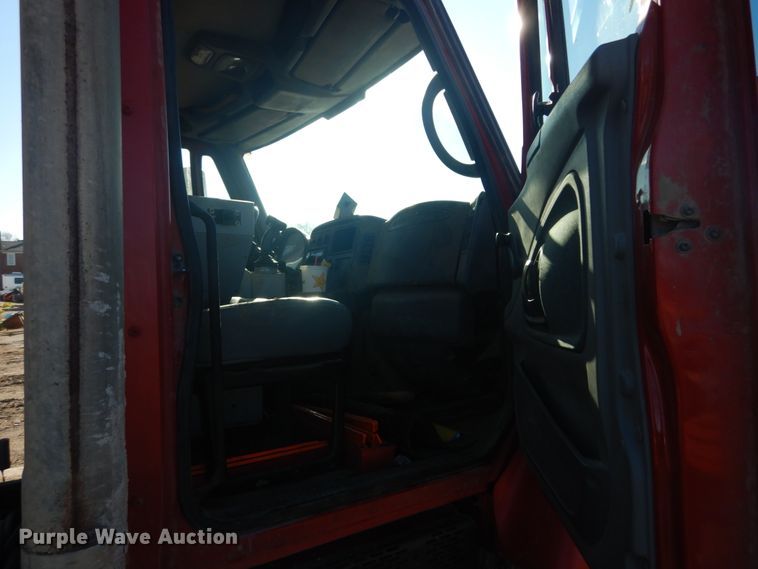 image for item DI1075 2003 International 7400  dump truck