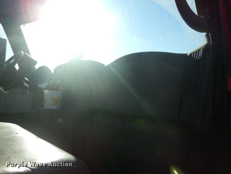 image for item DI1075 2003 International 7400  dump truck