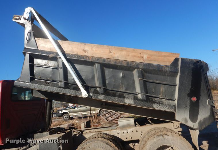 image for item DI1075 2003 International 7400  dump truck