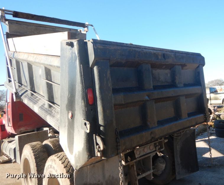 image for item DI1075 2003 International 7400  dump truck