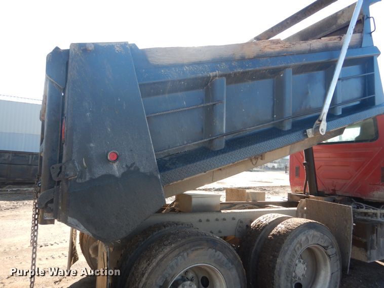 image for item DI1075 2003 International 7400  dump truck