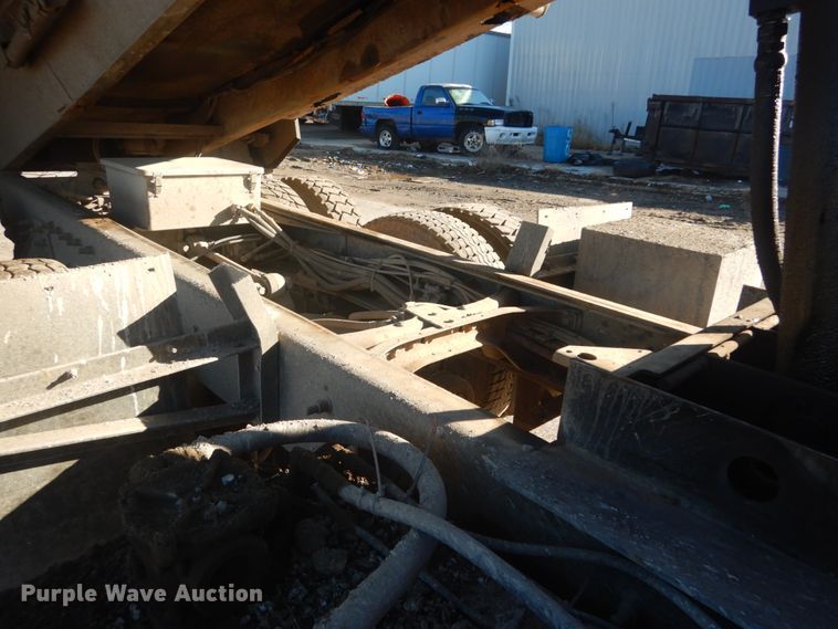 image for item DI1075 2003 International 7400  dump truck