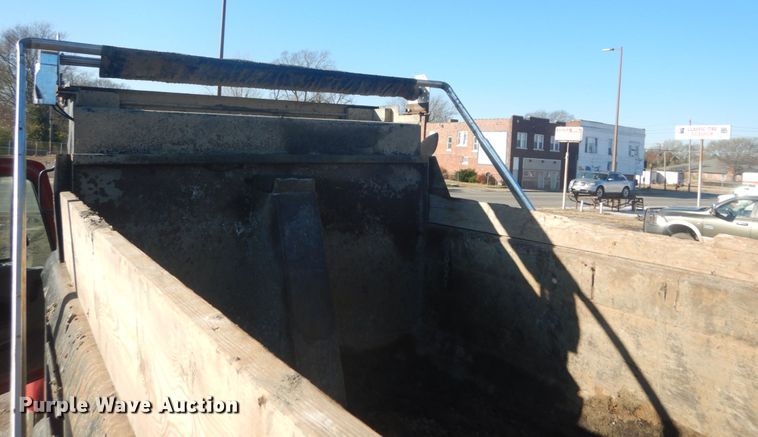 image for item DI1075 2003 International 7400  dump truck