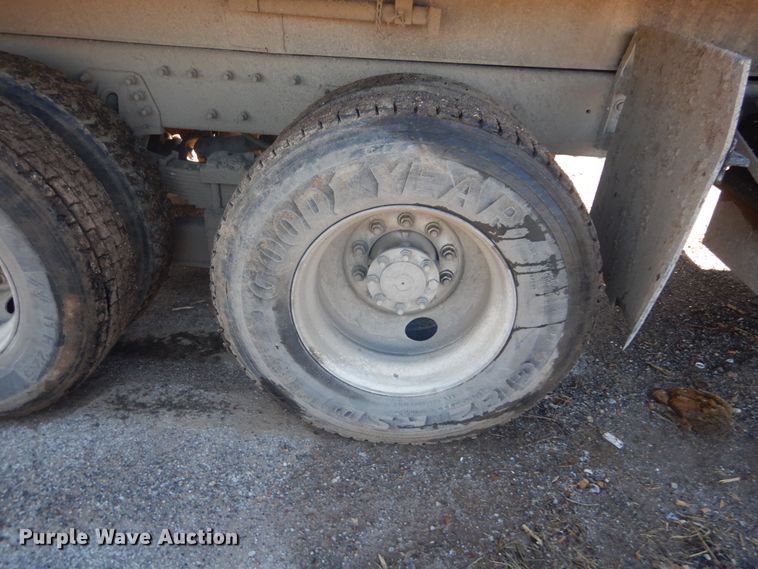 image for item DI1075 2003 International 7400  dump truck