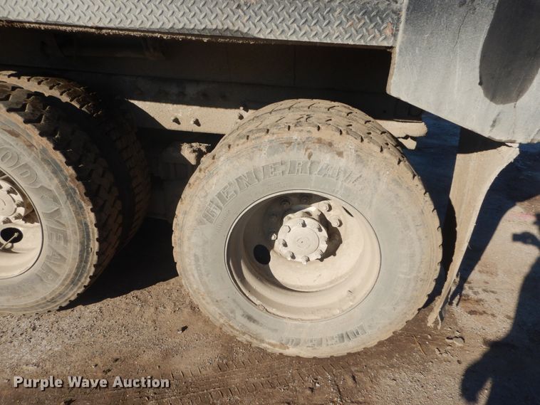 image for item DI1075 2003 International 7400  dump truck