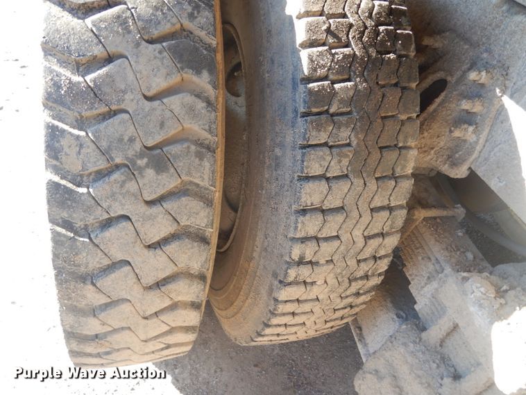 image for item DI1075 2003 International 7400  dump truck