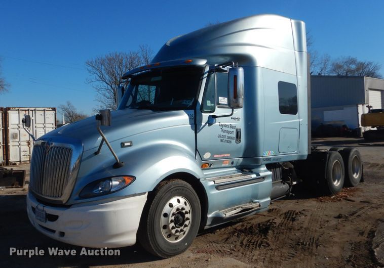 image for item DI1077 2010 International ProStar  semi truck