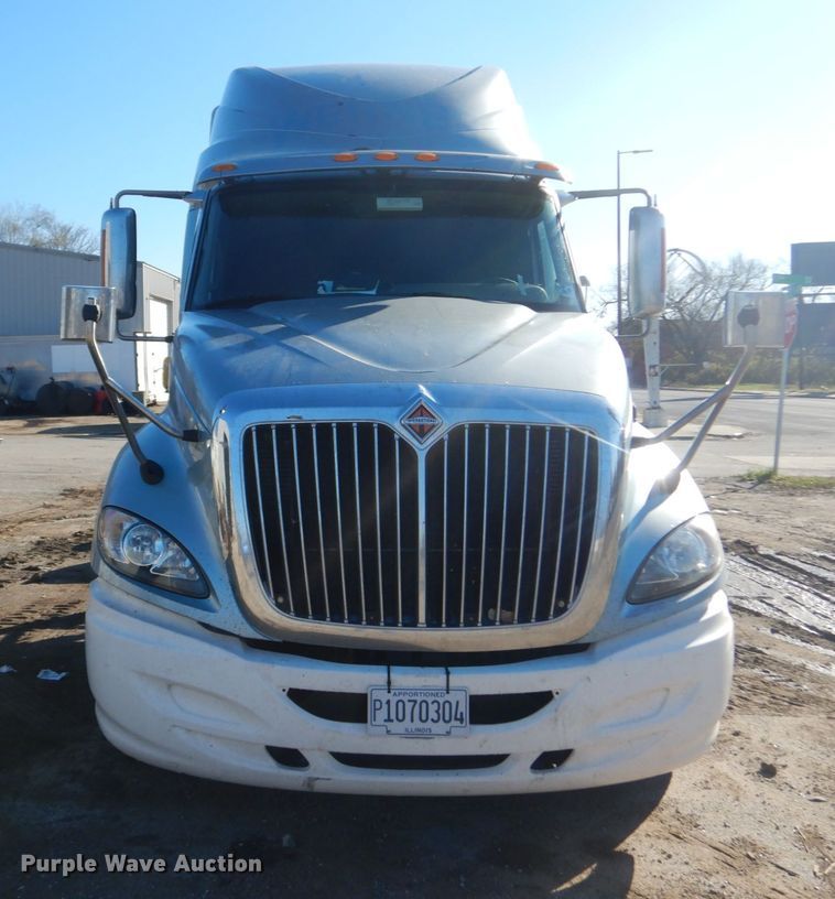 image for item DI1077 2010 International ProStar  semi truck