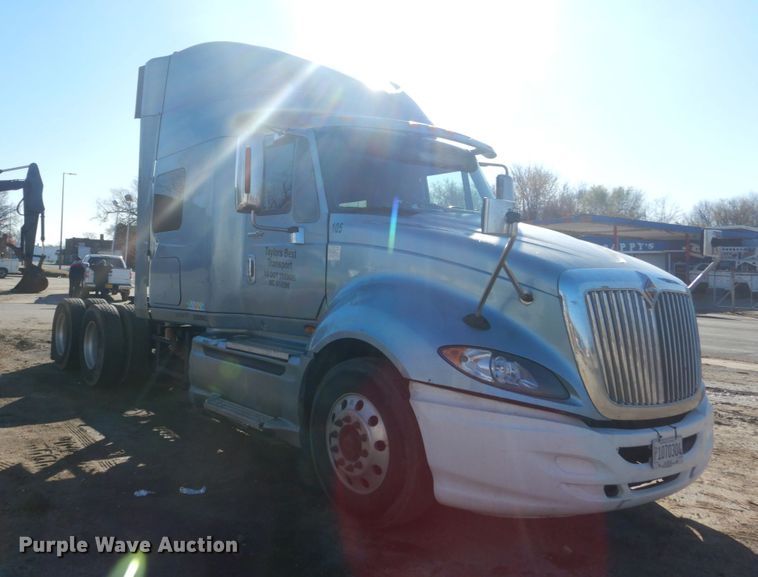 image for item DI1077 2010 International ProStar  semi truck