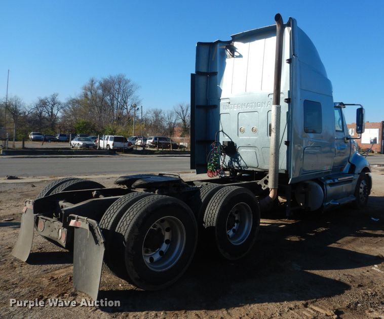 image for item DI1077 2010 International ProStar  semi truck