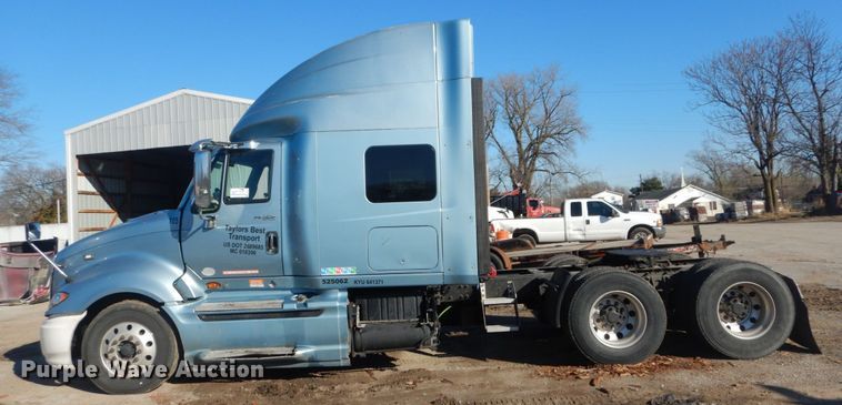 image for item DI1077 2010 International ProStar  semi truck
