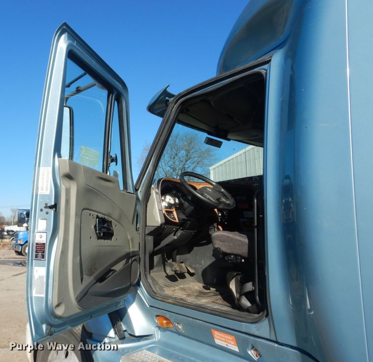image for item DI1077 2010 International ProStar  semi truck
