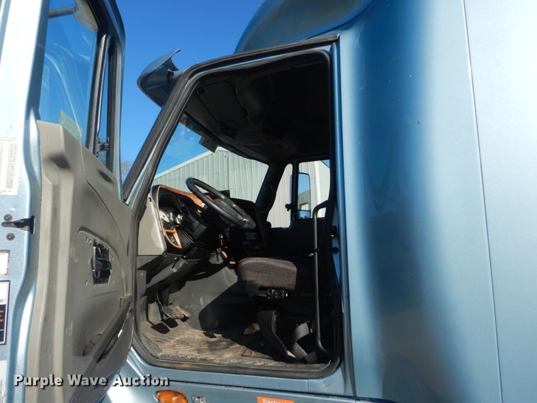 image for item DI1077 2010 International ProStar  semi truck