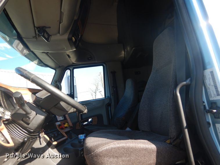 image for item DI1077 2010 International ProStar  semi truck