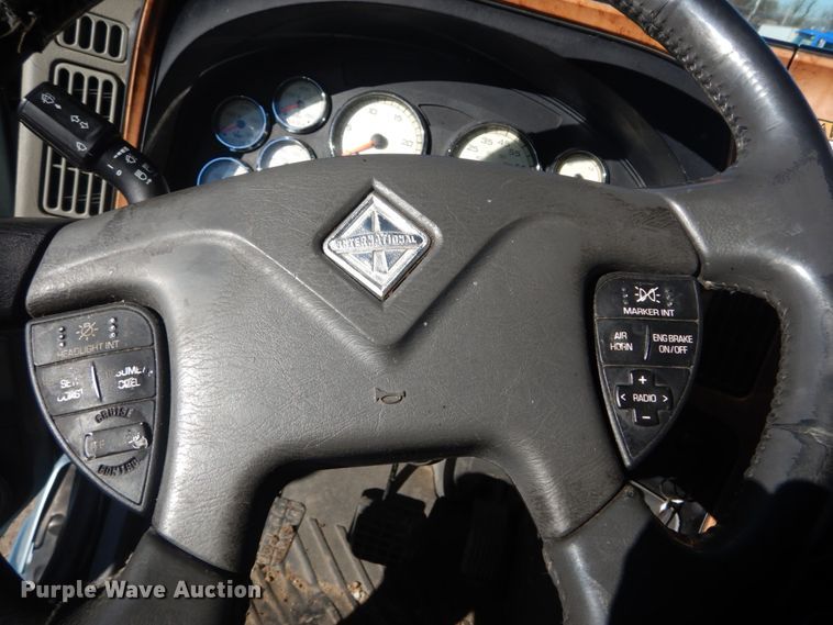 image for item DI1077 2010 International ProStar  semi truck