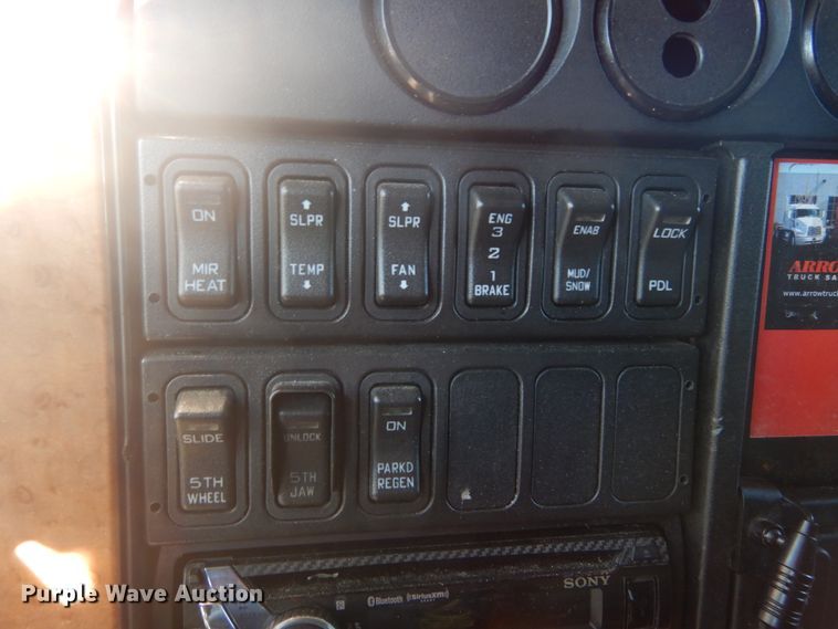 image for item DI1077 2010 International ProStar  semi truck