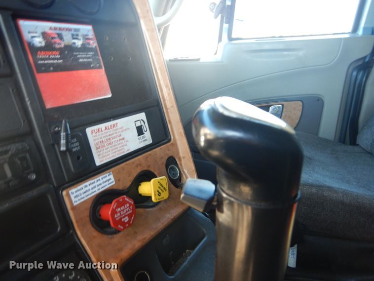 image for item DI1077 2010 International ProStar  semi truck