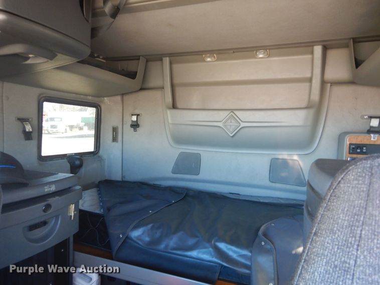 image for item DI1077 2010 International ProStar  semi truck