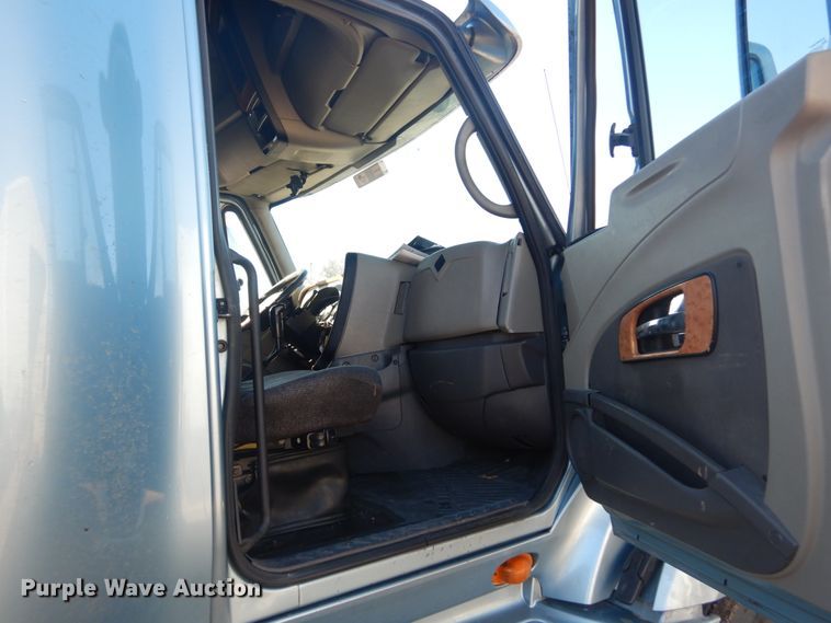 image for item DI1077 2010 International ProStar  semi truck