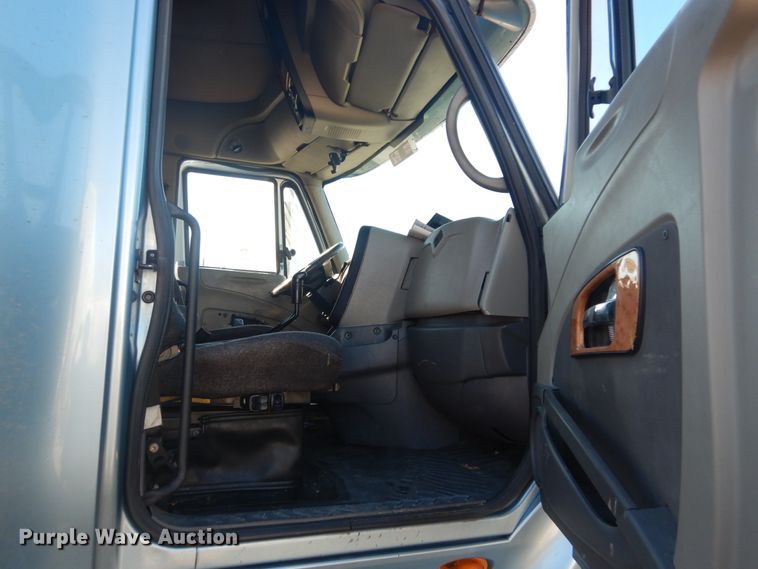 image for item DI1077 2010 International ProStar  semi truck