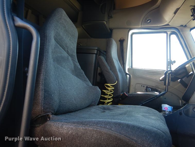 image for item DI1077 2010 International ProStar  semi truck