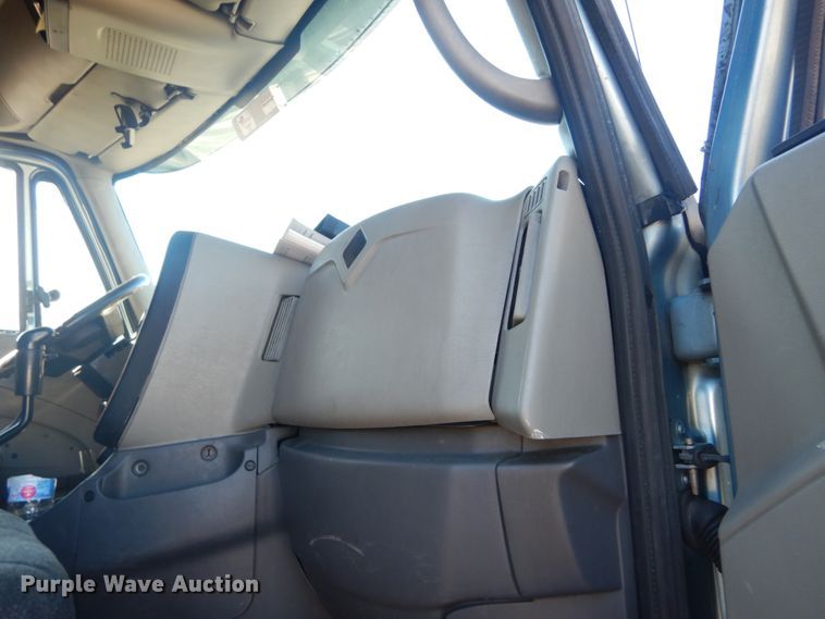 image for item DI1077 2010 International ProStar  semi truck