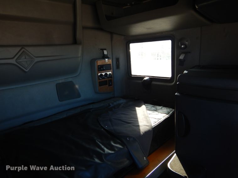 image for item DI1077 2010 International ProStar  semi truck