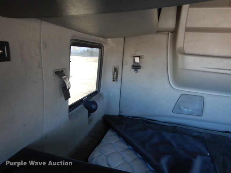 image for item DI1077 2010 International ProStar  semi truck