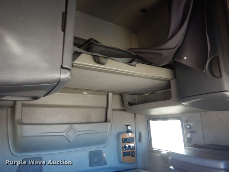 image for item DI1077 2010 International ProStar  semi truck