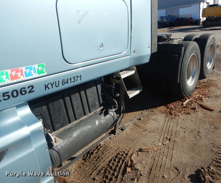 image for item DI1077 2010 International ProStar  semi truck