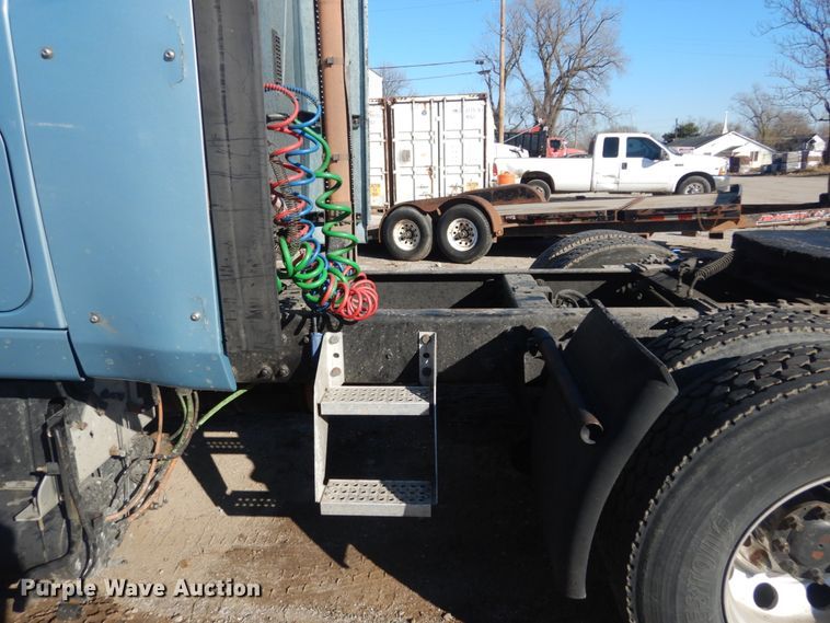 image for item DI1077 2010 International ProStar  semi truck