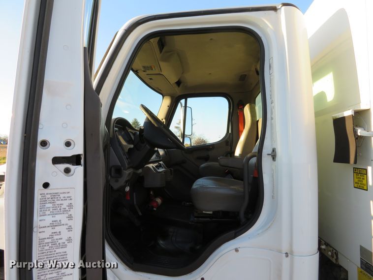 image for item DI3896 2008 Freightliner Business Class M2  delivery truck