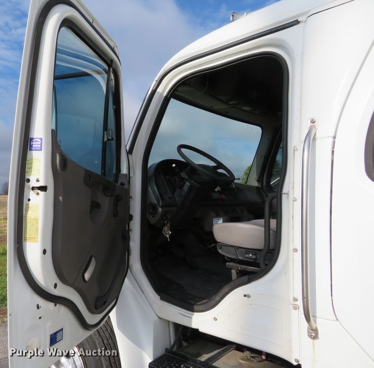 image for item DI3911 2009 Freightliner Business Class M2  utility truck