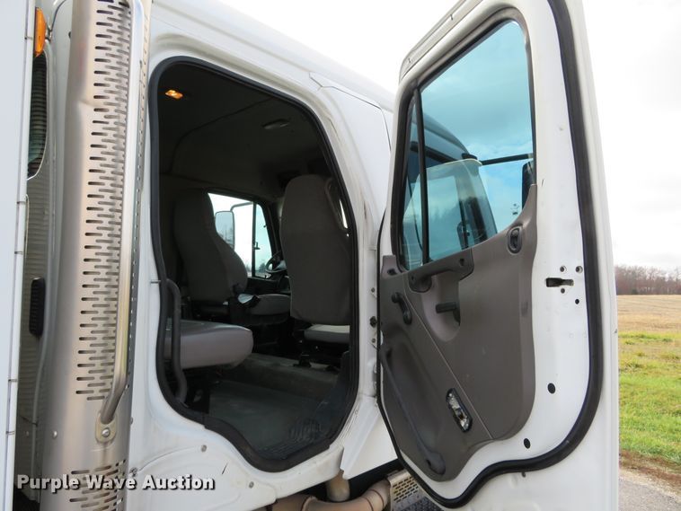 image for item DI3911 2009 Freightliner Business Class M2  utility truck