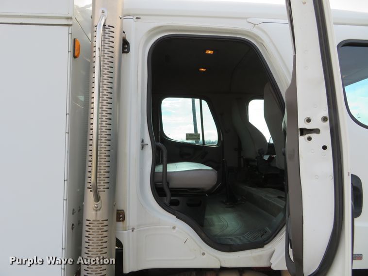 image for item DI3911 2009 Freightliner Business Class M2  utility truck