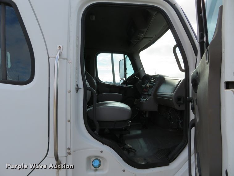 image for item DI3911 2009 Freightliner Business Class M2  utility truck