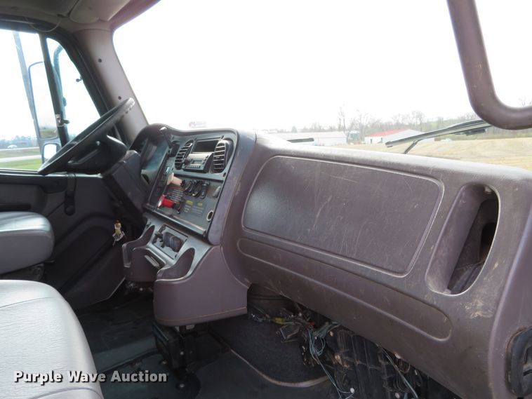 image for item DI3911 2009 Freightliner Business Class M2  utility truck