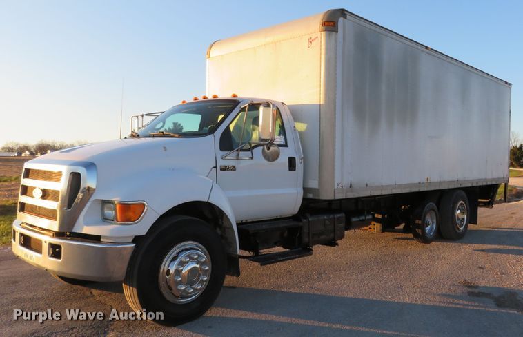 image for item DI3921 2004 Ford F750 Super Duty XLT  box truck