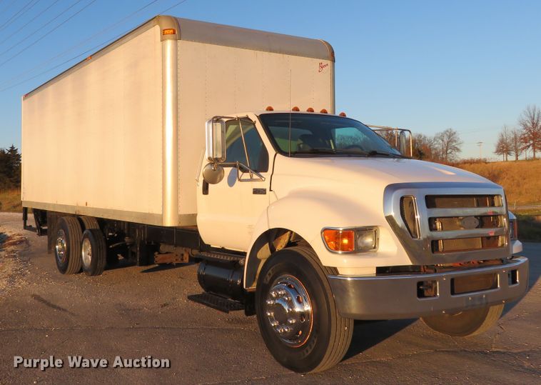 image for item DI3921 2004 Ford F750 Super Duty XLT  box truck