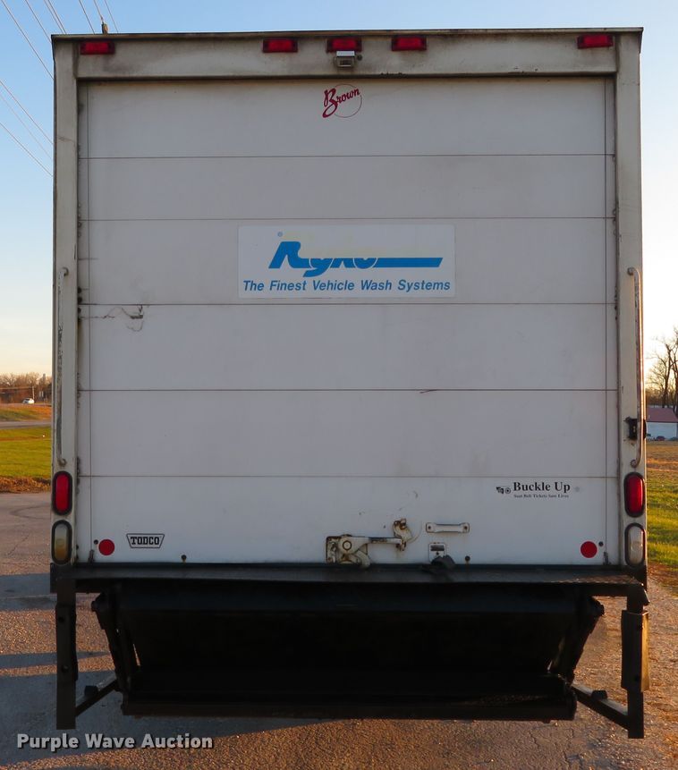 image for item DI3921 2004 Ford F750 Super Duty XLT  box truck