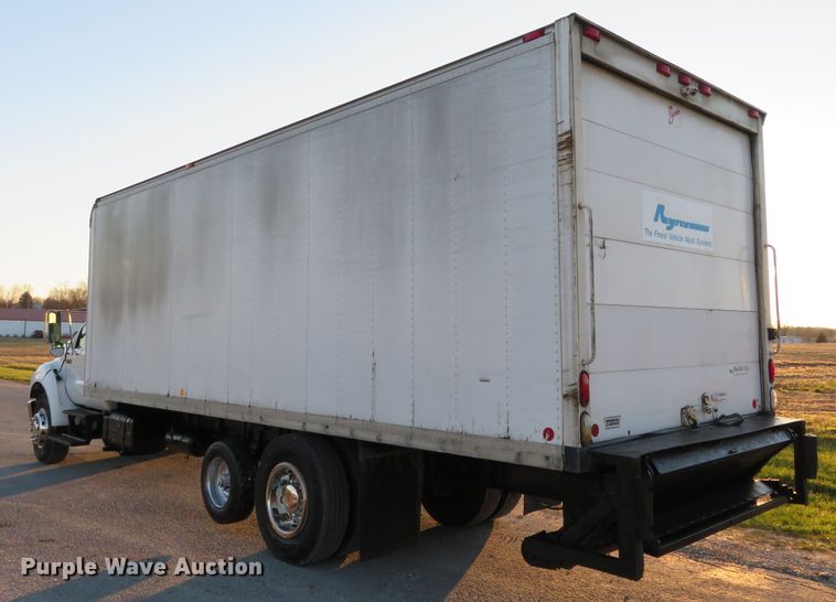 image for item DI3921 2004 Ford F750 Super Duty XLT  box truck